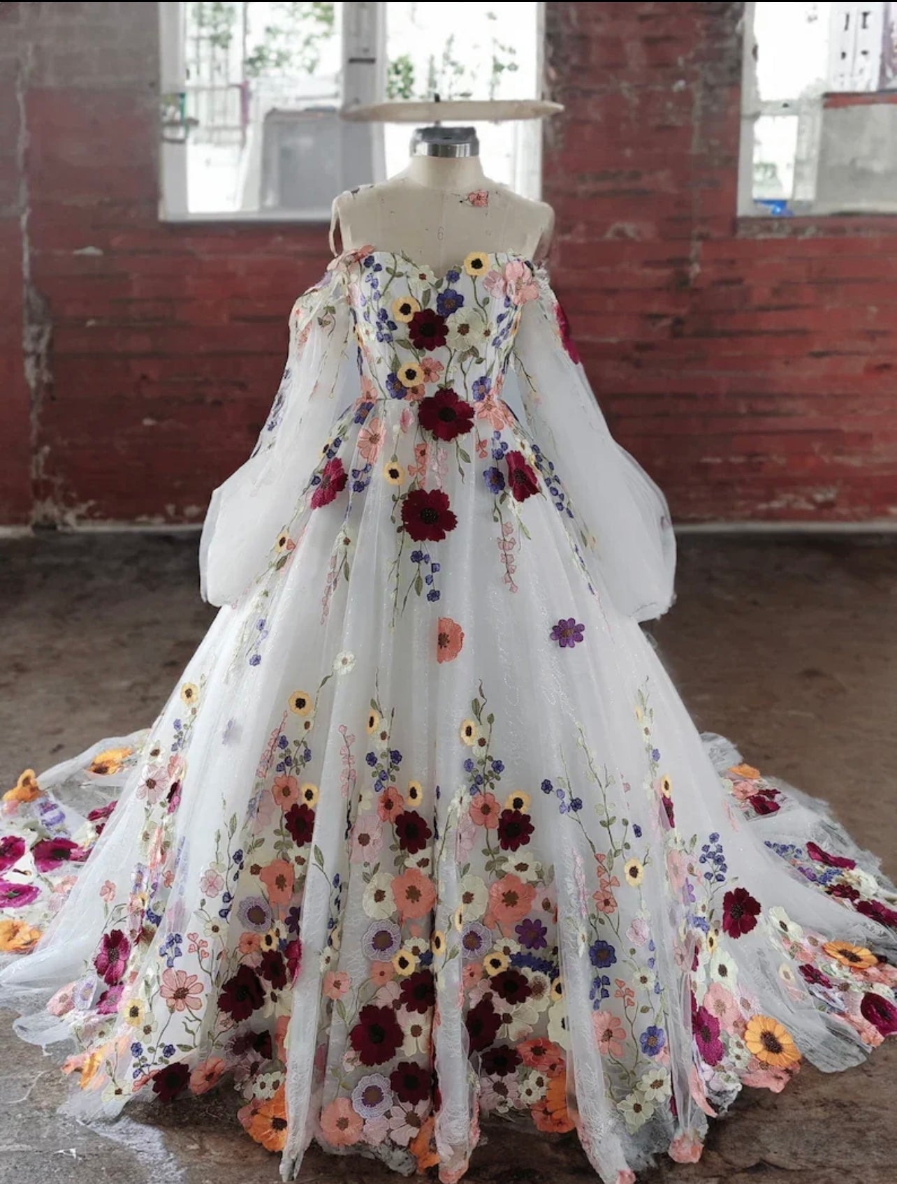 Elegant Embroidery Flower Detail Bridal Dress for Woman Puff Sleeves Bridal Dress Tulle Dresses for Wedding