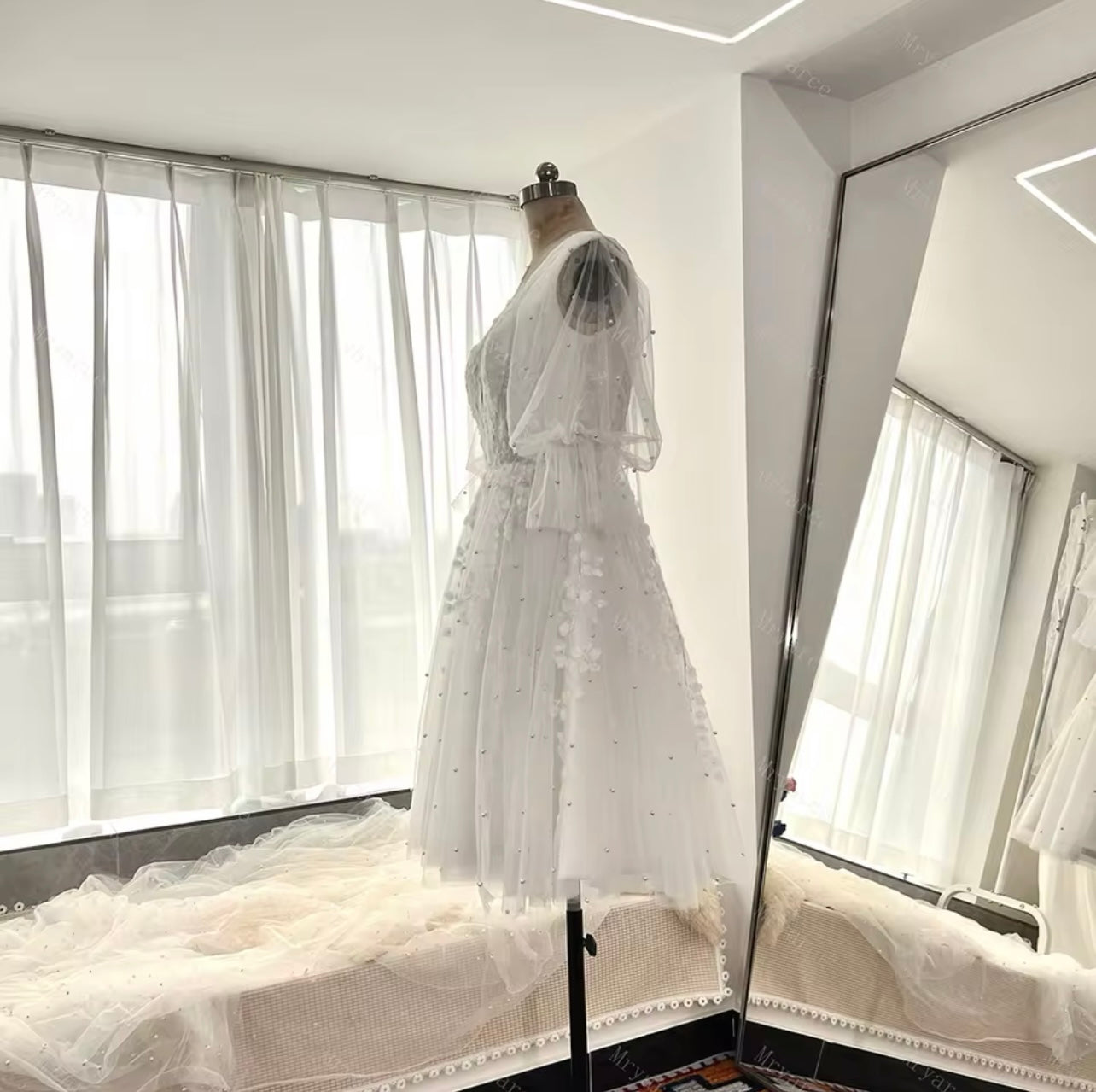 Short Wedding Dress Leaves Lace Appliquéd Open Back Plunging V Neck Bridal Party Dress