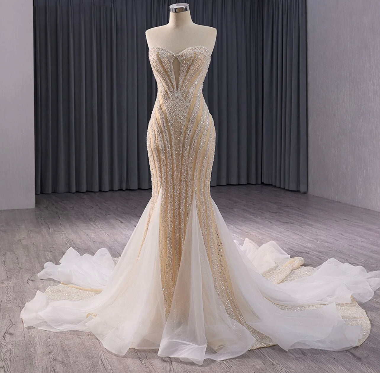 Champagne Sweetheart
Mermaid Wedding Gown