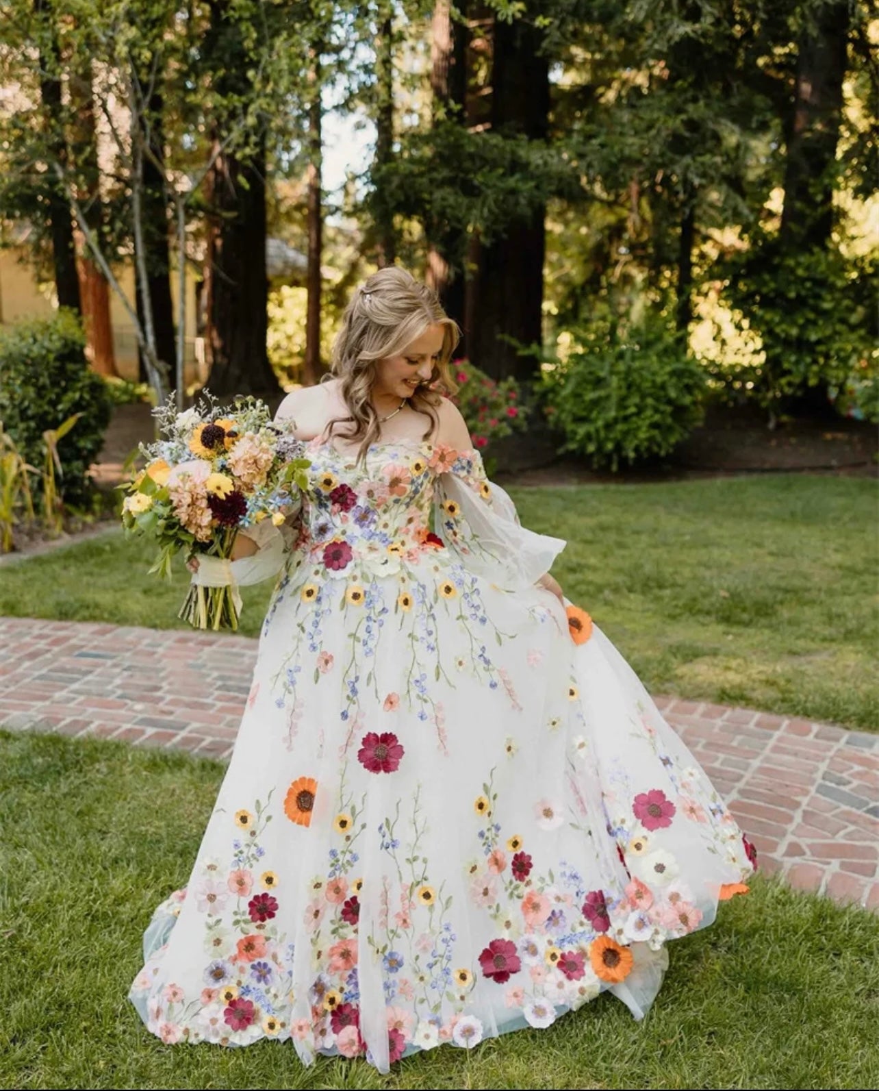 Elegant Embroidery Flower Detail Bridal Dress for Woman Puff Sleeves Bridal Dress Tulle Dresses for Wedding