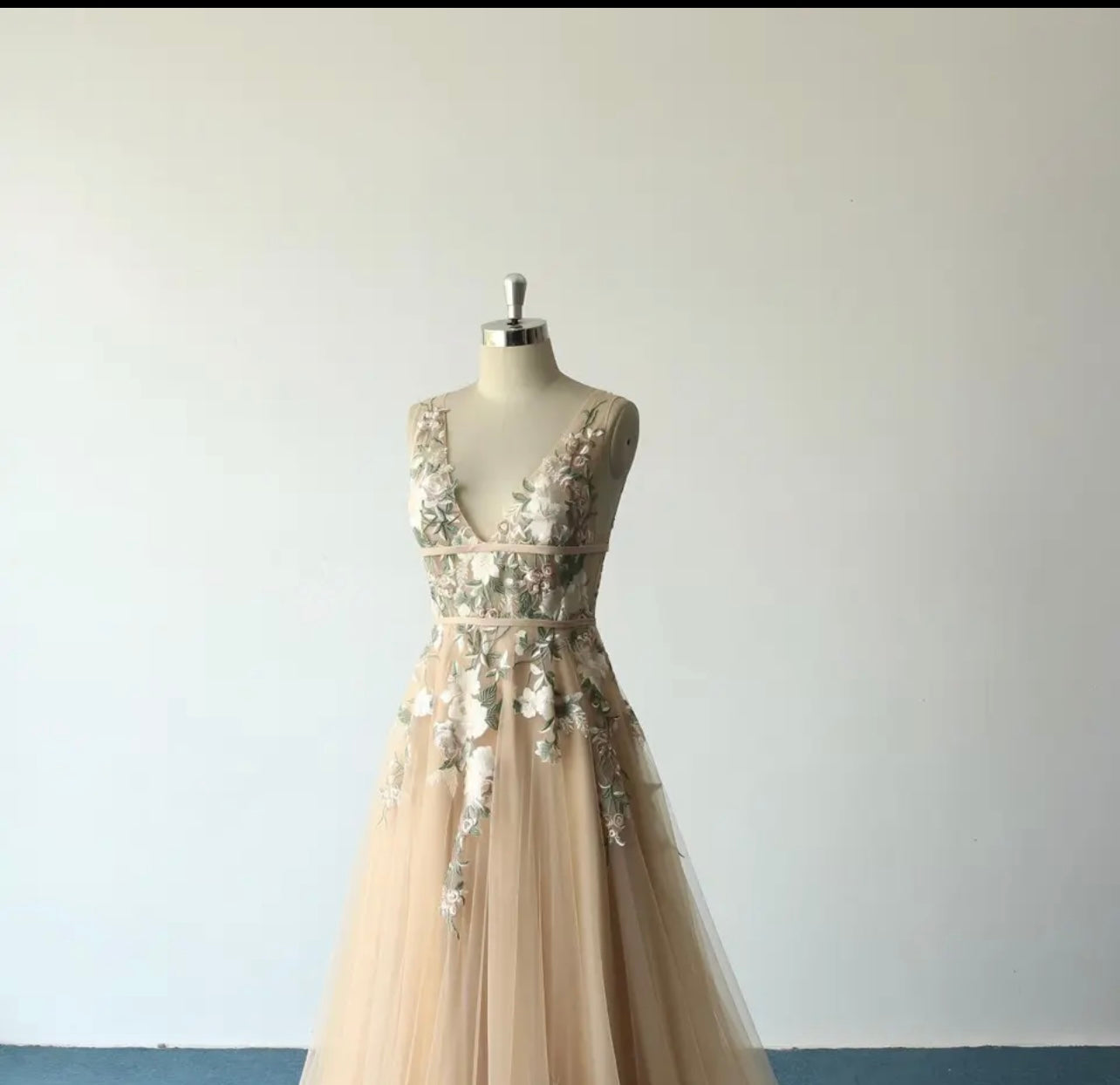 Colorful Embroidery Lace Flowy Wedding Dress Sleeveless A Line Open Back Bridal Gowns