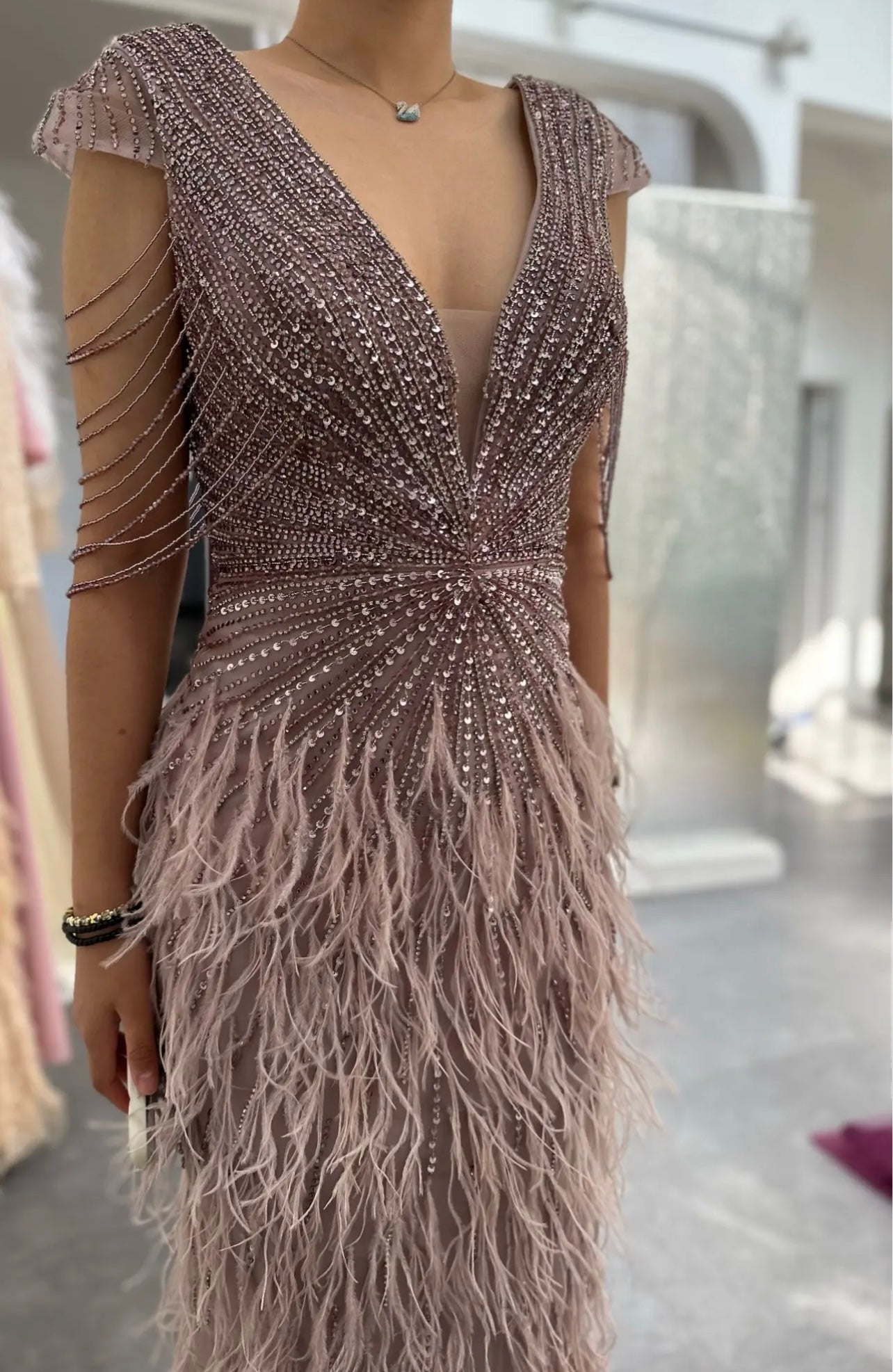 Luxury Dubai Feathers Embellished Mermaid Evening Dress Arabic Long Formal Dresses For Women Wedding Guest of Wedding V Neck Gala Gown